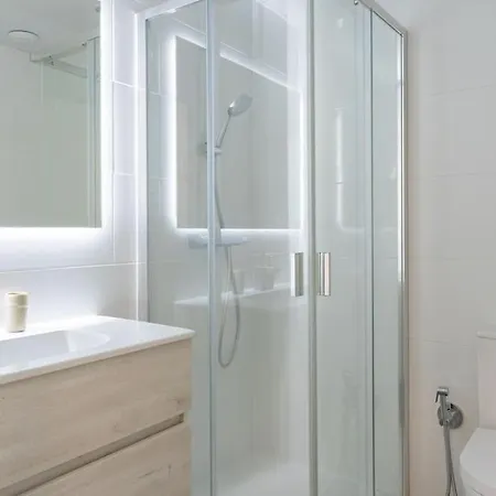 Modern 2-bed With Huge Terrace *