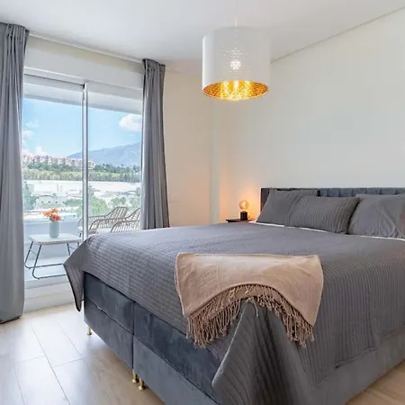 Modern 2-bed With Huge Terrace Apartman *