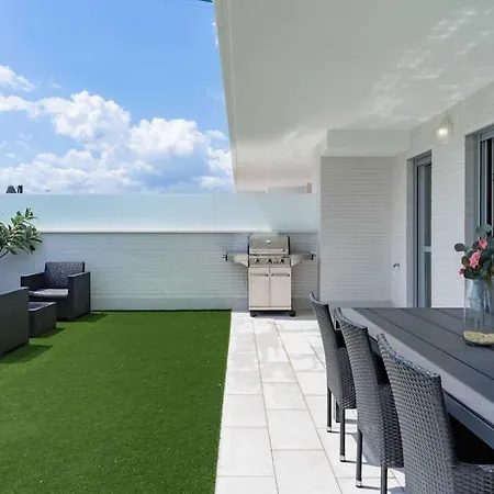 Apartman Modern 2-bed With Huge Terrace