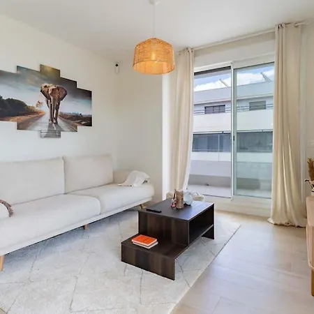 Apartman Modern 2-bed With Huge Terrace