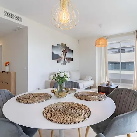 Modern 2-bed With Huge Terrace * Μαρμπέλλα