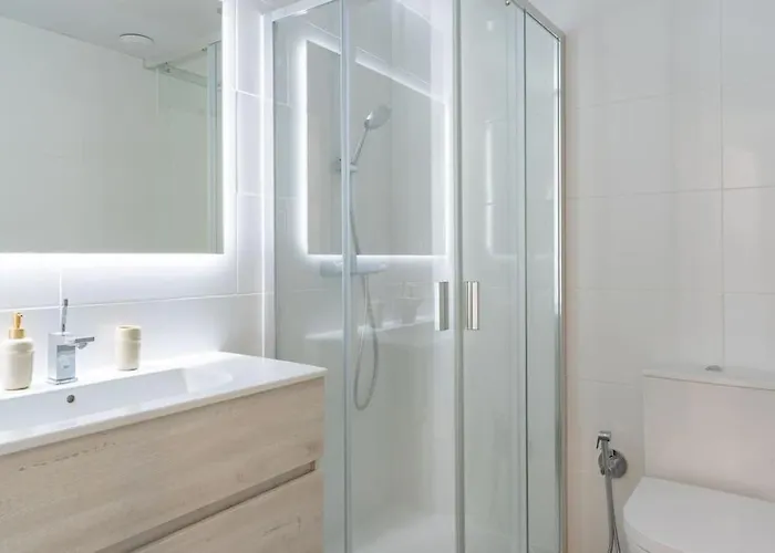 Modern 2-bed With Huge Terrace *