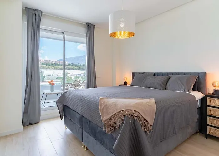 Modern 2-bed With Huge Terrace Apartament *