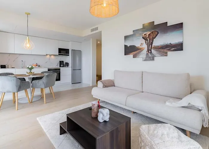 Modern 2-bed With Huge Terrace